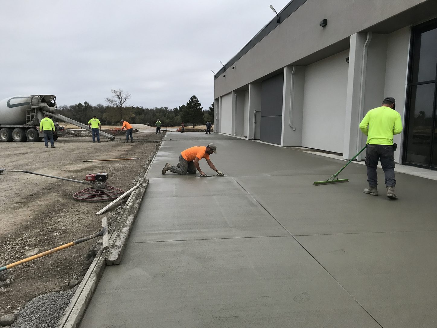 Large-scale commercial concrete pour in Kansas City, MO